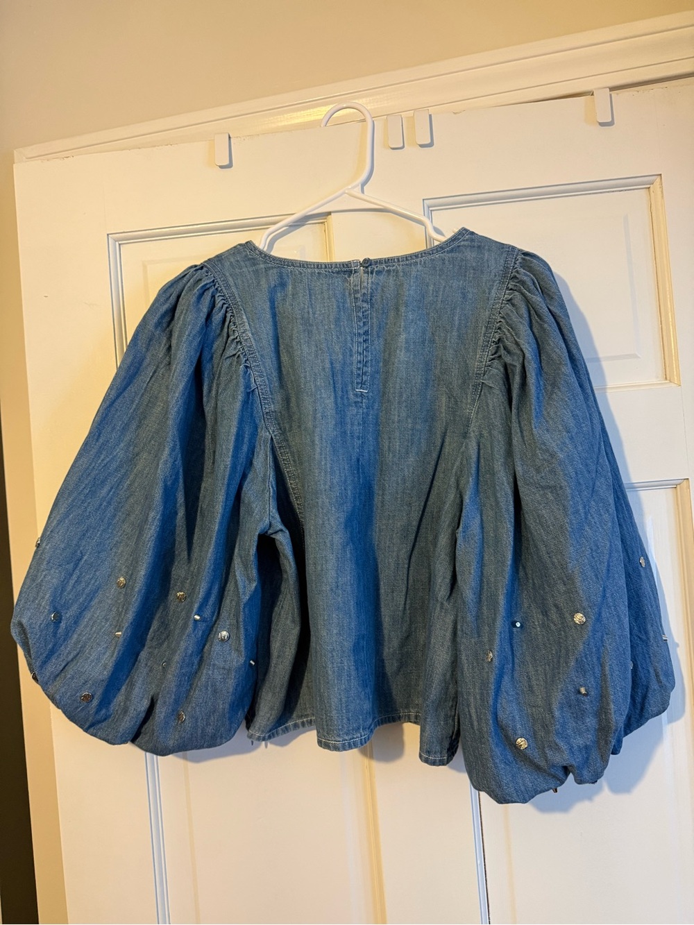 NWT LOFT Studded Chambray Puff Sleeve Blouse - Size 12 - Picture 4 of 4